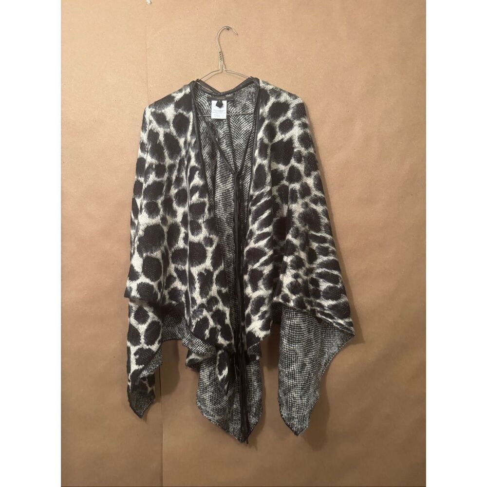 BCBGMaxAzria Leopard‎ Print Cape